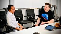 Elon Musk Pakai Baju Santai Bisa, Resmi Juga Bisa