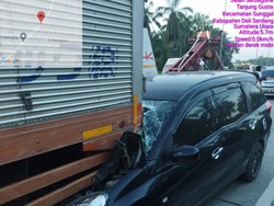 Mobil Tabrak Truk di Medan Sunggal, Sopir Tewas