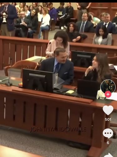 Kedekatan Johnny Depp dengan Pengacara Camille Vazquez