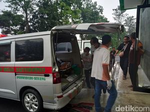 Mobil Elf Terguling di Tanjakan Emen, 14 Penumpang Luka