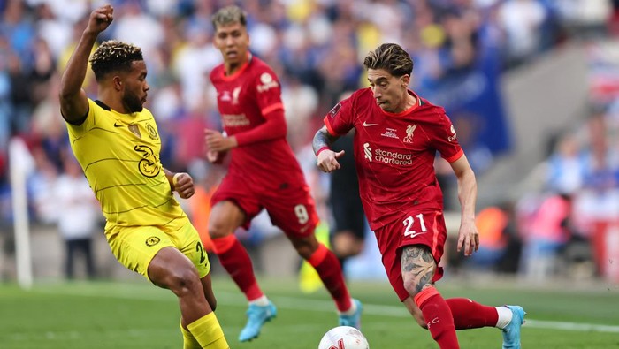 Kostas Tsimikas LONDON, ENGLAND - MAY 14: Konstantinos Tsimikas of Liverpool is challenged by Reece James of Chelsea during The FA Cup Final match between Chelsea and Liverpool at Wembley Stadium on May 14, 2022 in London, England. (Photo by Marc Atkins/Getty Images)