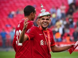 Luis Diaz Bikin Panik, Jatuhkan Tutup Trofi Piala FA!