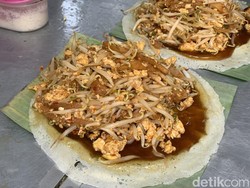 Lezatnya Lumpia Basah Ajiip Cimahi Buat Pembeli Rela Antre Berjam-jam
