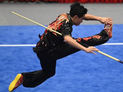 Melihat Aksi Atlet Wushu Indonesia yang Berujung Emas