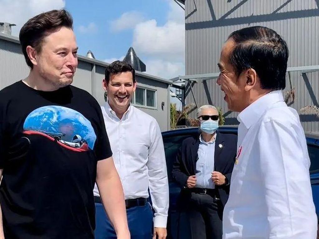 Ini Harga Kaos Space X yang Dipakai Elon Musk Bertemu Jokowi