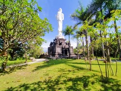 Megahnya Patung Buddha di Vihara Empu Astapaka Gilimanuk