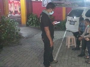 Polisi Jaga Ketat 6 Vihara saat Perayaan Waisak di Mataram Polisi Jaga Ketat 6 Vihara saat Perayaan Waisak di Mataram
