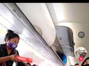 Sebelum Bac**, Simak Nih Adab Turun Pesawat Biar Nggak Malu Ditegur