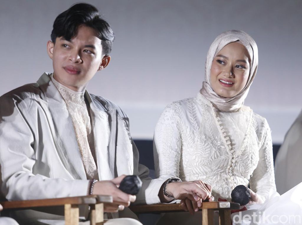 Kisah Rey Mbayang dan Dinda Hauw Bermula dari Cinta Subuh Kisah Rey Mbayang dan Dinda Hauw Bermula dari Cinta Subuh