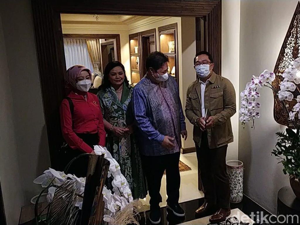 Ridwan Kamil Kunjungi Kediaman Dinas Airlangga Hartarto, Ada Apa? Ridwan Kamil Kunjungi Kediaman Dinas Airlangga Hartarto, Ada Apa?