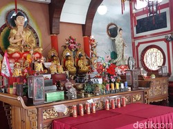 Filosofi Lima Warna pada Lilin di Vihara Tanda Bhakti