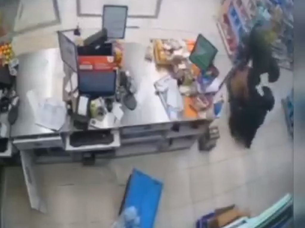 Terekam CCTV! Aksi Perampokan Minimarket di Pandeglang Banten