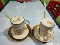 TST Khas Kisaran, Luberan Buih Telur Sampai Tumpah dari Gelas