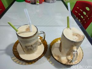 TST Khas Kisaran, Luberan Buih Telur Sampai Tumpah dari Gelas TST Khas Kisaran, Luberan Buih Telur Sampai Tumpah dari Gelas