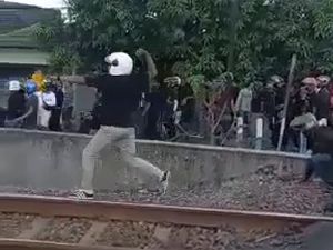 Polisi Sebut Ada Korban Luka karena Perang Batu 2 Perguruan Silat di Madiun Polisi Sebut Ada Korban Luka karena Perang Batu 2 Perguruan Silat di Madiun