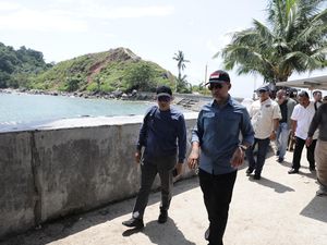 Wagub Ijeck Terima Keluhan Warga yang Datang ke Pulau Salah Namo