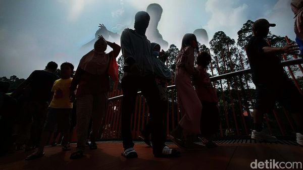 Warga Tumpah Ruah di Tebet Eco Park