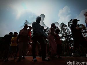 Warga Tumpah Ruah di Tebet Eco Park