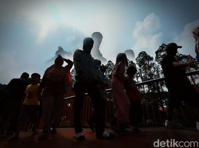 Warga Tumpah Ruah di Tebet Eco Park