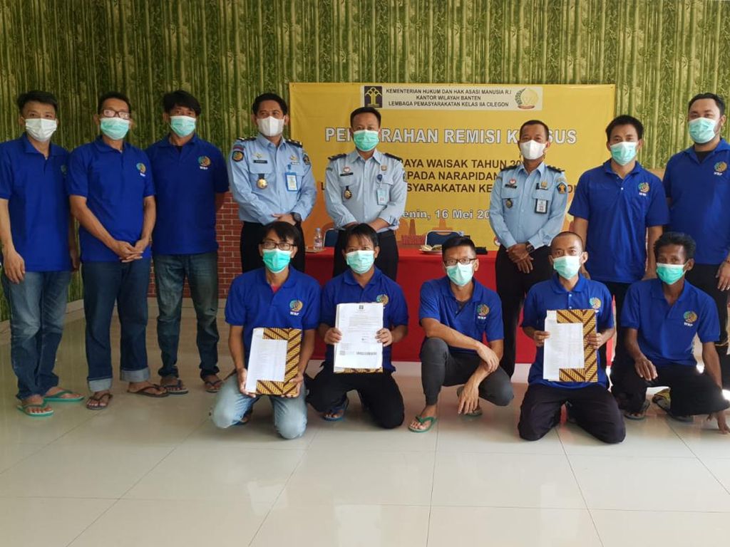 13 Napi Lapas Cilegon Dapat Remisi Hari Raya Waisak 13 Napi Lapas Cilegon Dapat Remisi Hari Raya Waisak