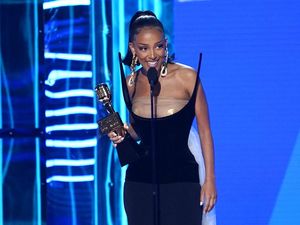 Daftar Lengkap Pemenang Billboard Music Awards 2022