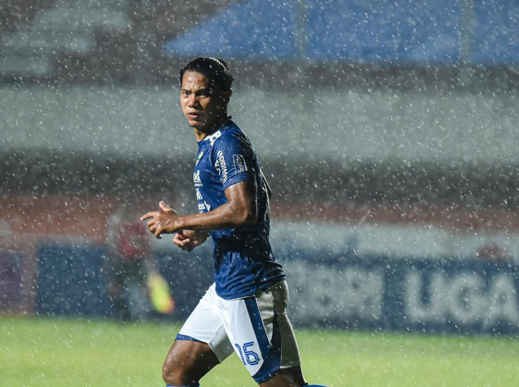 Bek Persib Jufriyanto Bicara Mental Jelang Laga Melawan Persija Bek Persib Jufriyanto Bicara Mental Jelang Laga Melawan Persija