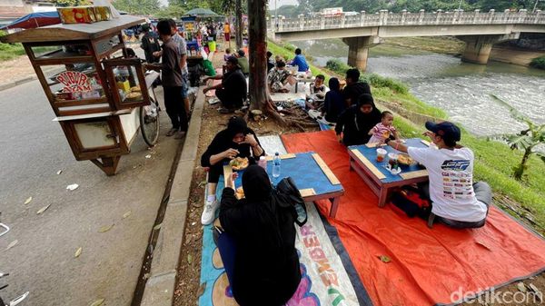 BKT Ramai Warga Saat Libur Waisak, Begini Penampakannya