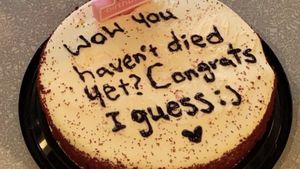 Bukannya Cantik, 10 Kue Ini Malah Punya Pesan Ancaman hingga Kematian!