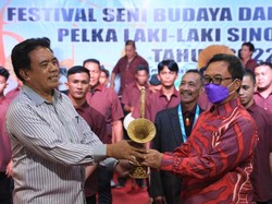 Dirjen Bina Pemdes Kemendagri Puji Seniman Bambu di Kepulauan Sangihe