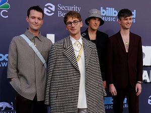 Makna Lagu Heat Waves oleh Glass Animals, Playlist Galau di Bulan Juni Makna Lagu Heat Waves oleh Glass Animals, Playlist Galau di Bulan Juni
