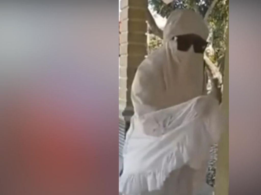 Heboh Wanita Berpakaian Serba Putih Minta Sumbangan di Lampung