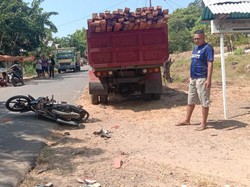 2 Pemotor di Flores Timur Tewas Ditabrak Truk Bermuatan Kayu