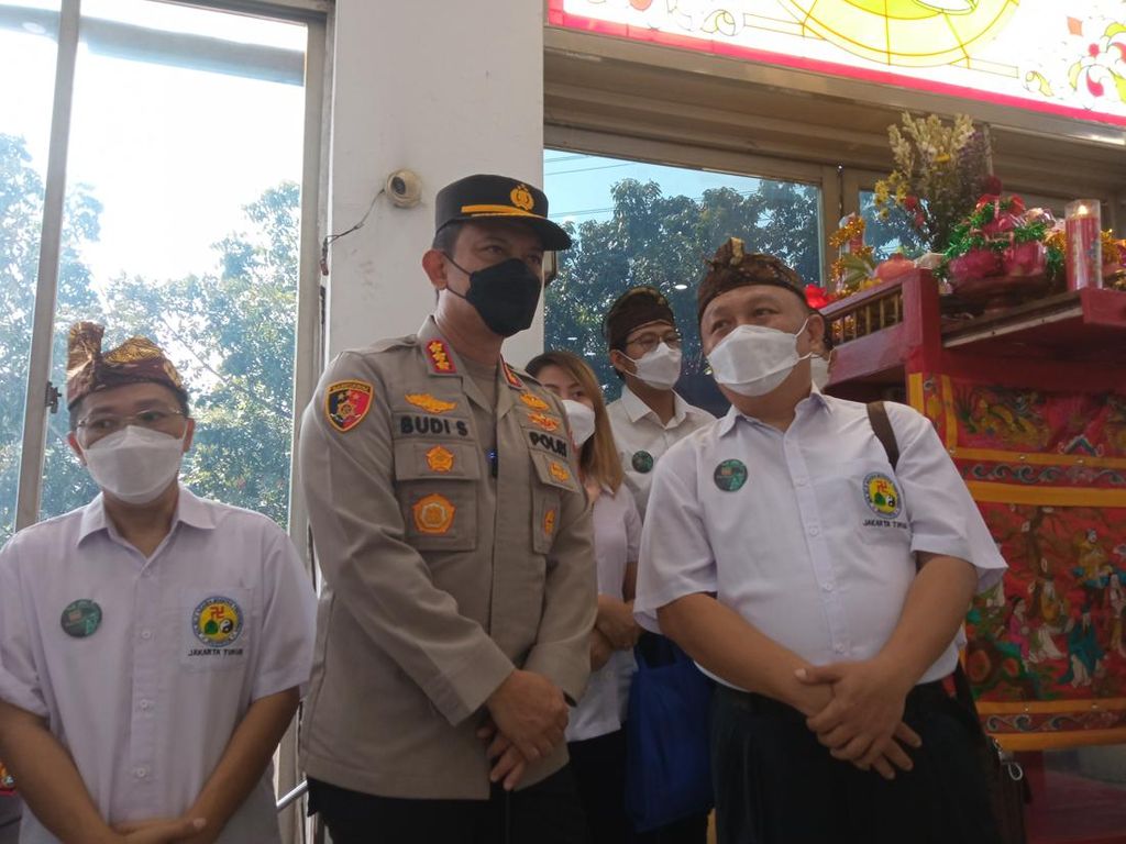 Polres Jakarta Timur Sebar Anggota, Amankan Perayaan Waisak di Vihara