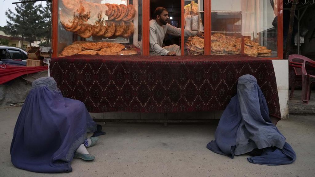 Kemiskinan Bikin Wanita Afghanistan Terpaksa Mengemis
