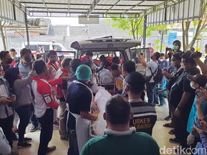 6 Jenazah Korban Kecelakaan di Tol Mojokerto Dibawa ke Rumah Duka