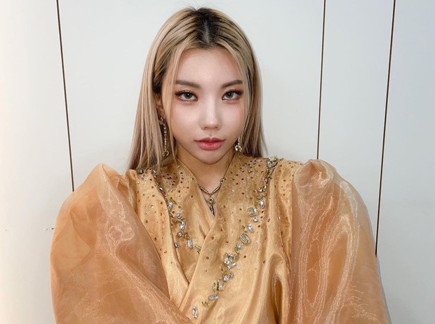 Koreografer SIMEEZ dari LACHICA/instagram.com/_simeez SIMEEZ merupakan koreografer pribadi Chungha dan Heize serta menjadi anggota dari grup dance LACHICA