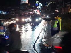 One Way Arah Jakarta Berakhir, Jalur Puncak Kembali Normal 2 Arah Malam Ini