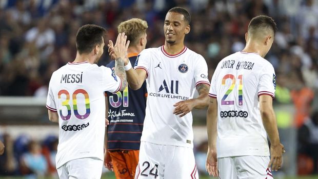 MONTPELLIER, FRANCE - MAY 14: Lionel Messi of PSG celebrates his second goal with Thilo Kehrer of PSG during the Ligue 1 Uber Eats match between Montpellier HSC (MHSC) and Paris Saint Germain (PSG) at Stade de la Mosson on May 14, 2022 in Montpellier, France. (Photo by John Berry/Getty Images)