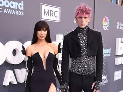 Ramai Isu Selingkuh, Machine Gun Kelly Ngaku Kesetrum di Atas Panggung