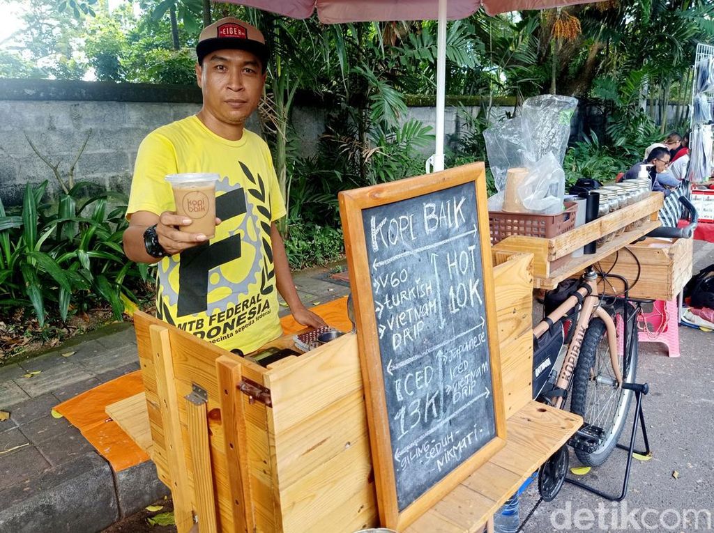 Mantap! Pria di Bali Raup Cuan Lewat Hobi Gowes dan Ngopi