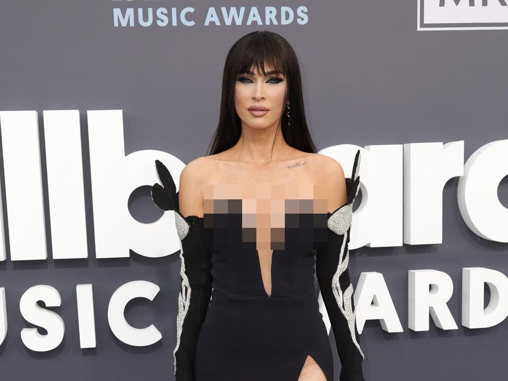 7 Foto Megan Fox Tak Dikenali di Billboard Music Awards, Mirip Kim Kardashian 7 Foto Megan Fox Tak Dikenali di Billboard Music Awards, Mirip Kim Kardashian