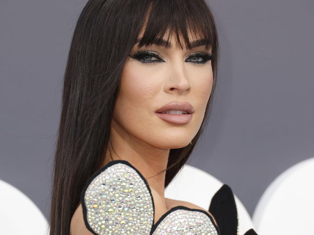 10 Foto Transformasi Gaya Megan Fox Kini Bikin Pangling Mirip Kim Kardashian 10 Foto Transformasi Gaya Megan Fox Kini Bikin Pangling Mirip Kim Kardashian