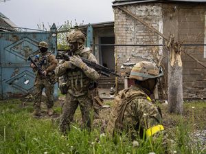 Pasukan Ukraina Amankan Desa yang Direbut Kembali dari Rusia