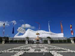 Menilik Sejarah Patung Buddha Tidur di Vihara Dharma Giri Pupuan