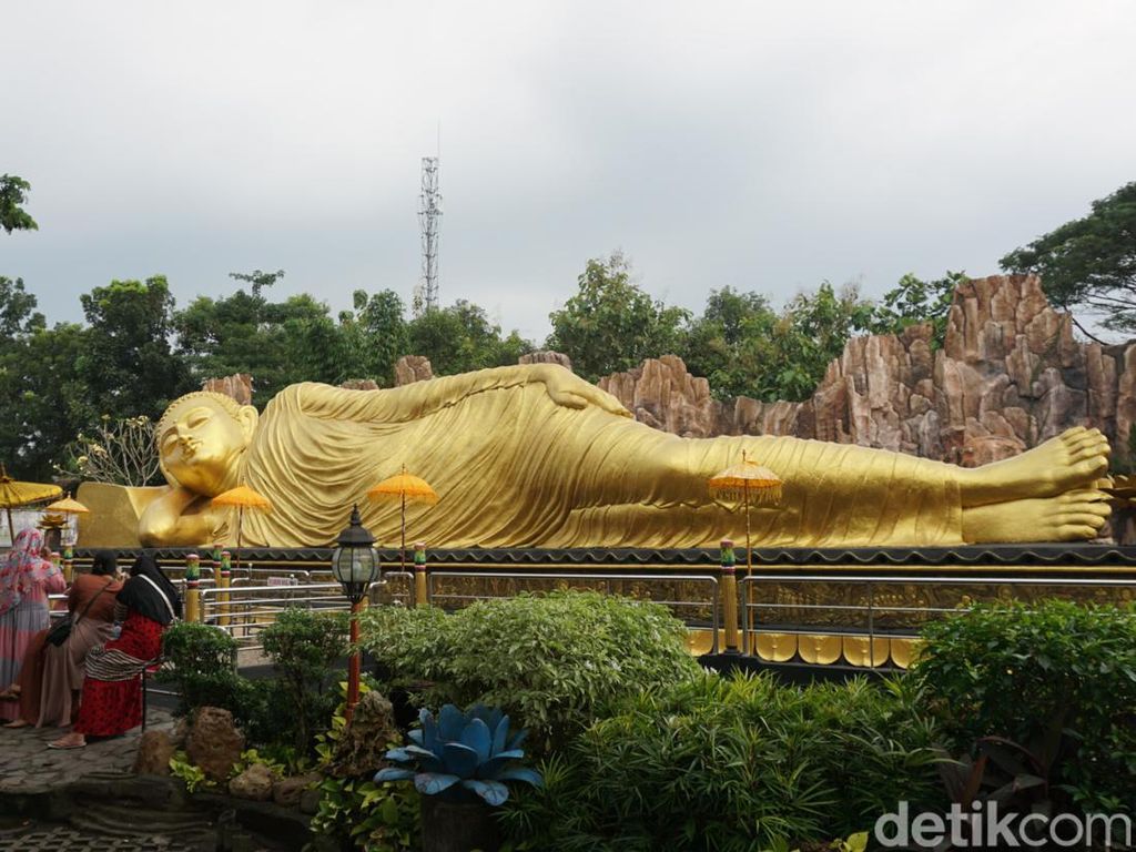 Mengulik Sejarah Patung Buddha Tidur Terbesar di Indonesia