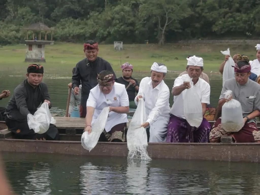 9 Rencana Aksi Pemuliaan Air di Bali Utara Diresmikan Menteri KP 9 Rencana Aksi Pemuliaan Air di Bali Utara Diresmikan Menteri KP