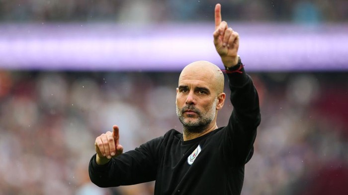 LONDON, ENGLAND - MAY 15: Manchester City manager Pep Guardiola applauds the fans after the Premier League match between West Ham United and Manchester City at London Stadium on May 15, 2022 in London, United Kingdom. (Photo by Craig Mercer/MB Media/Getty Images)