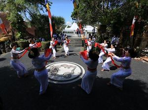 Bentuk Toleransi, Tari Rejang Siwa Meriahkan Perayaan Waisak di Pupuan Bentuk Toleransi, Tari Rejang Siwa Meriahkan Perayaan Waisak di Pupuan