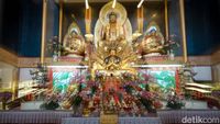Potret Khidmat Ibadah Waisak di Vihara Avalokitesvara Tangsel
