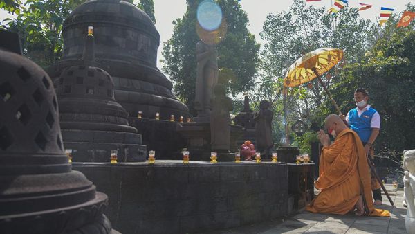 Potret Perayaan Waisak di Berbagai Daerah Indonesia